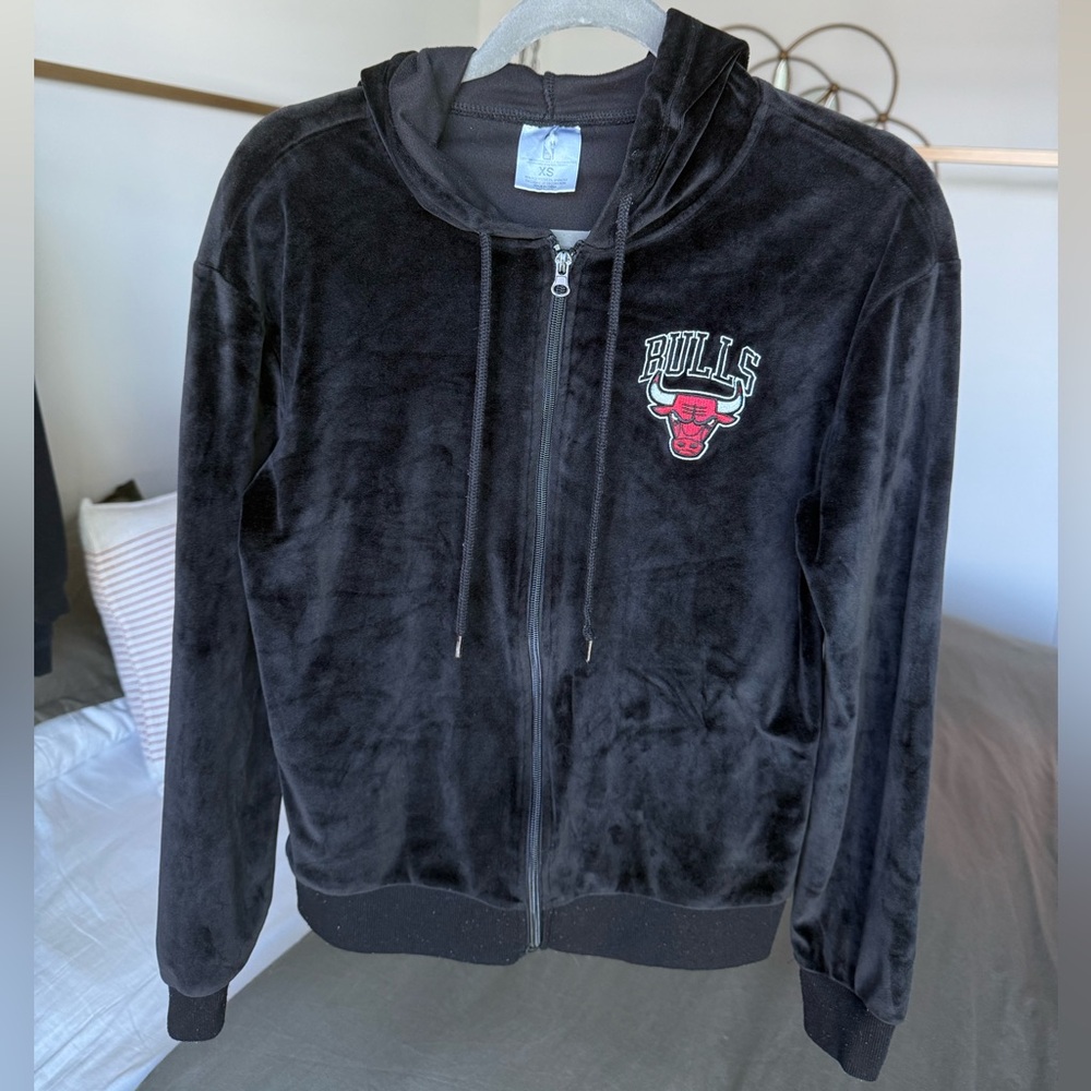 NBA Chicago Bulls Zip Hoodie XS Black Velour Y2K Streetwear Cozy Luxe Athleisure